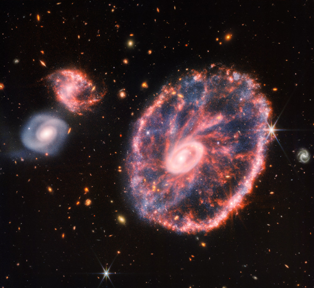 Фото галактики похожей на колесо сделанное телескопом джеймс уэбб